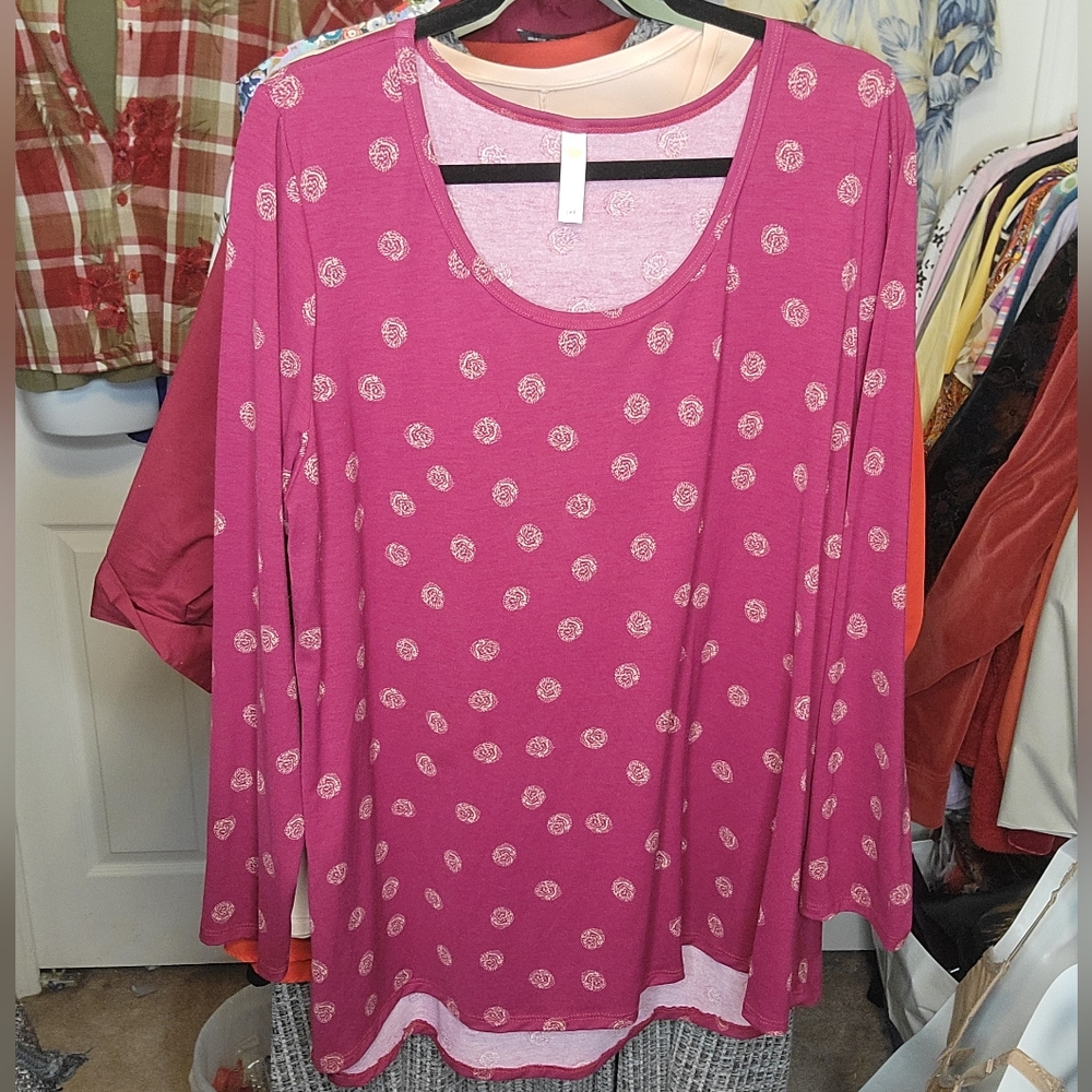 #009 LuLaroe- LYNNAE - Pink Printed Long Sleeve Top. Sze. 3X